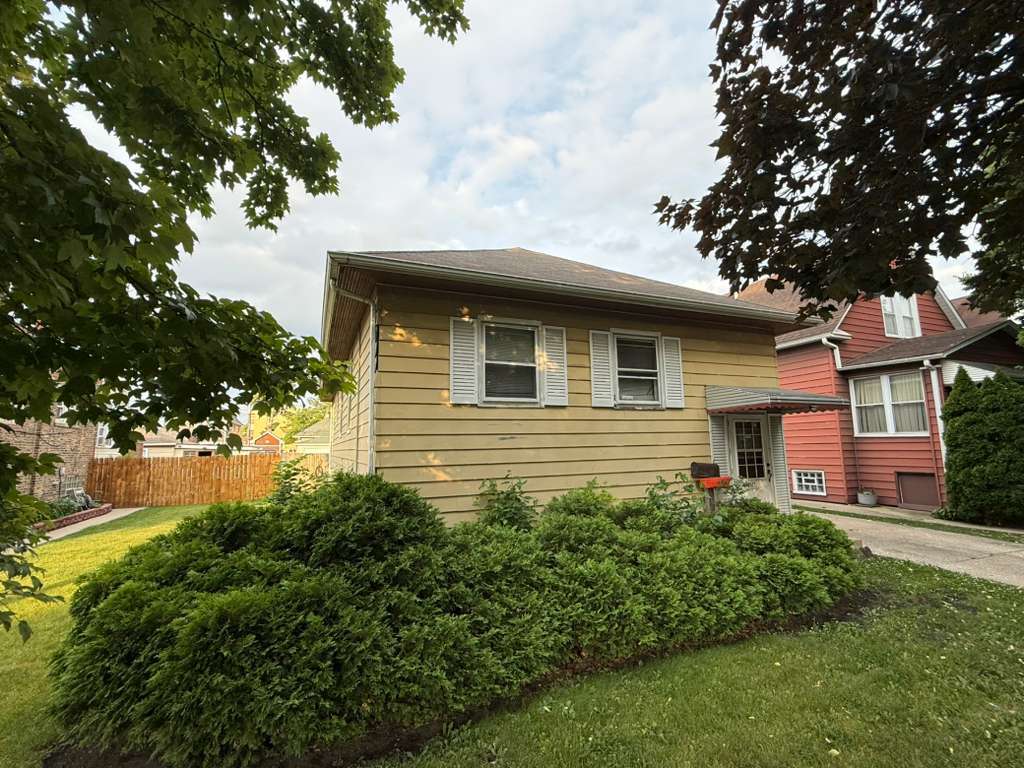 2627 S 60th Court Property Photo 4