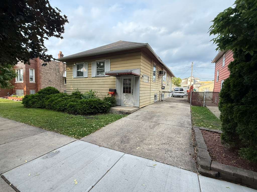 2627 S 60th Court Property Photo 22