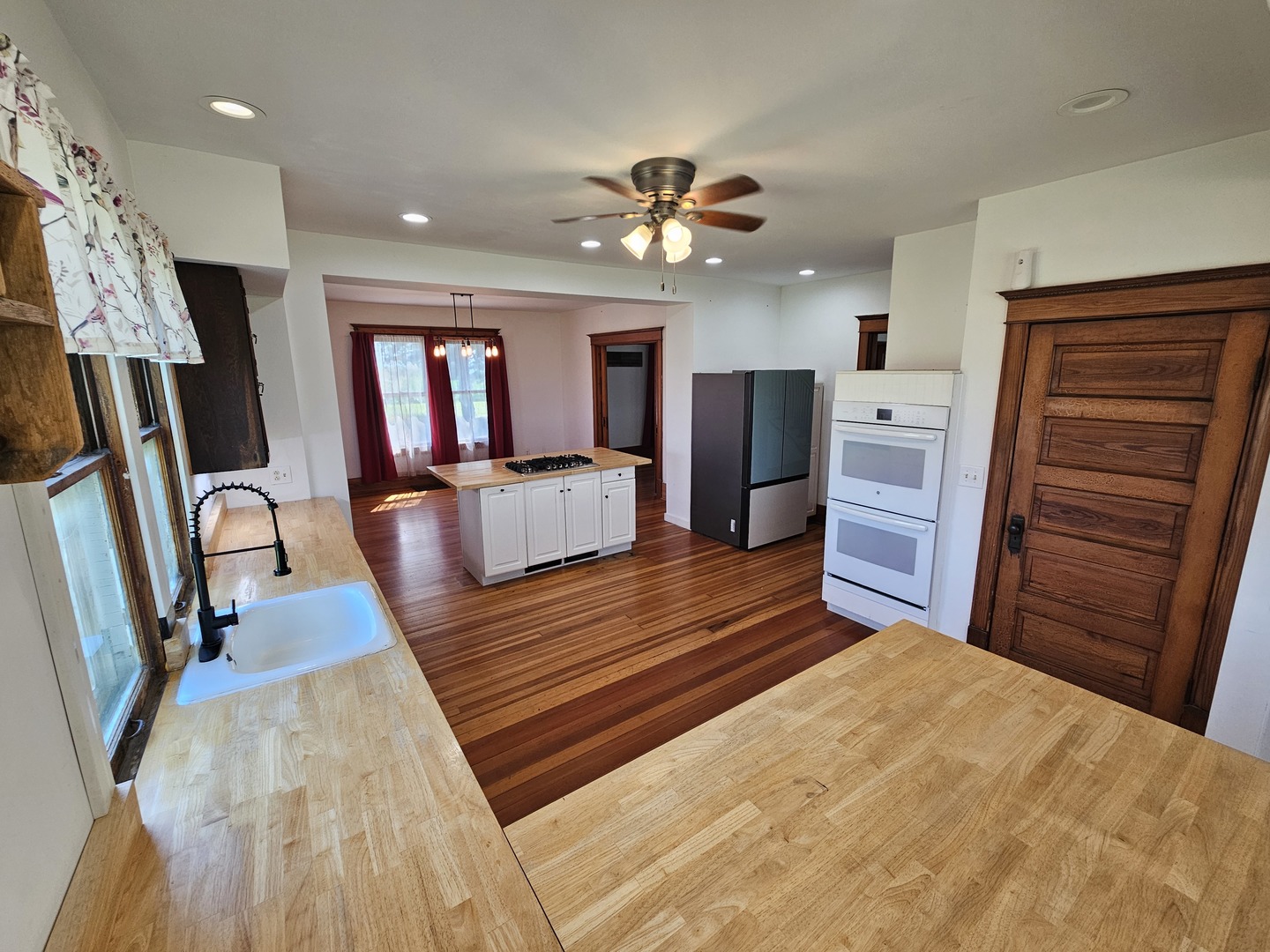 2206 40th Avenue Property Photo 3