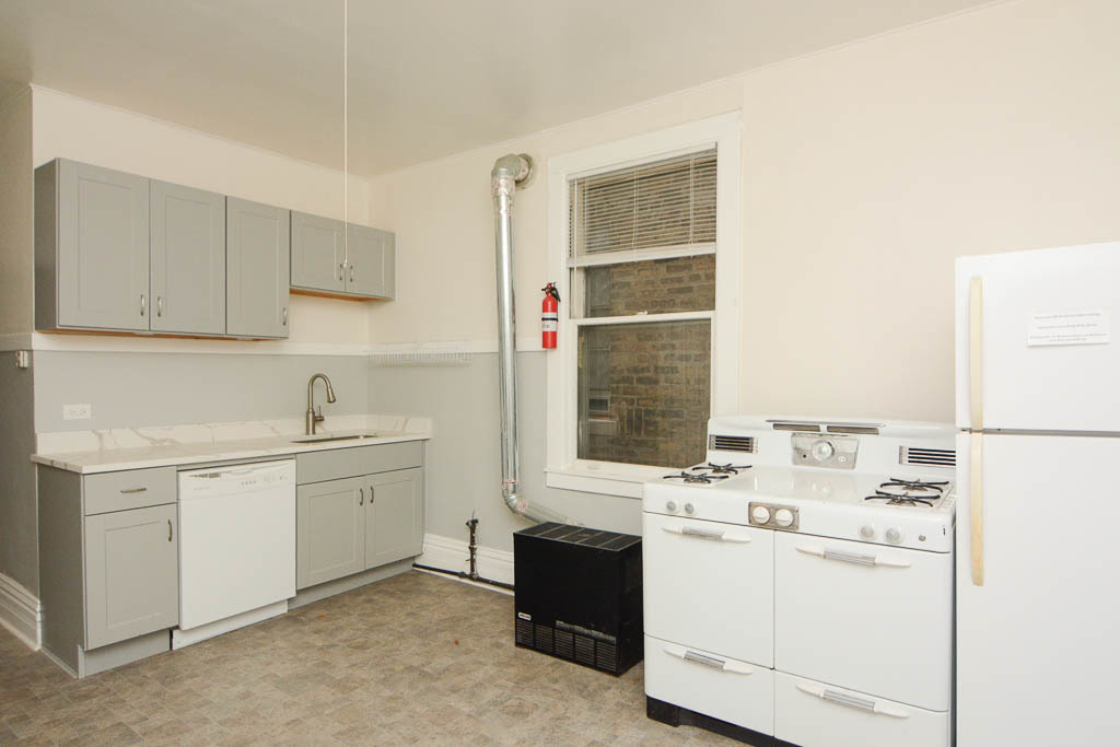 3426 N Lincoln Avenue 2 Property Photo 3