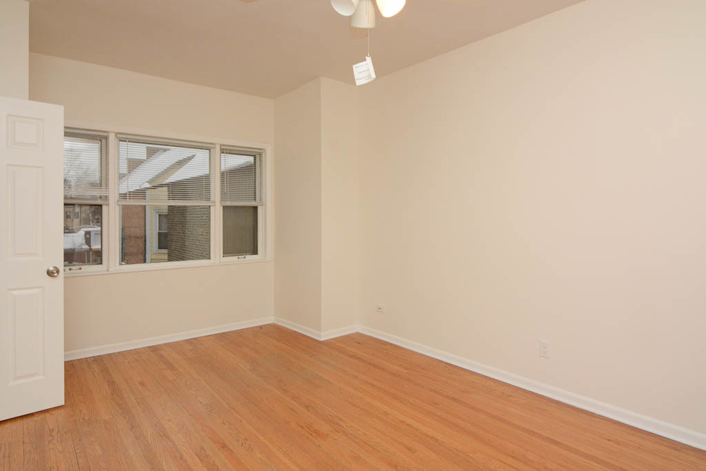 3426 N Lincoln Avenue 2 Property Photo 6