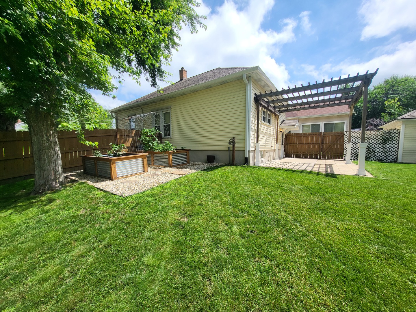 107 E 1st Street Property Photo 11