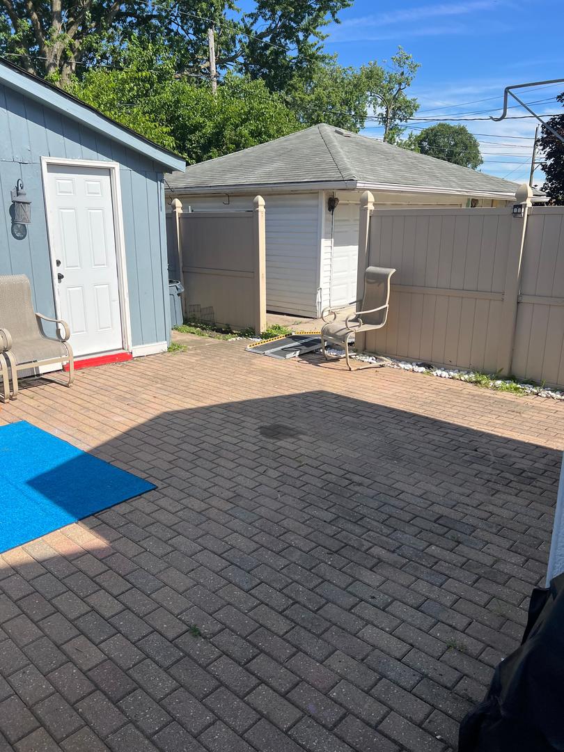 15943 Vine Avenue Property Photo 2
