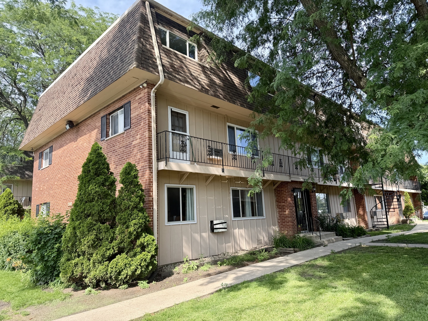 2302 ALGONQUIN Road 9