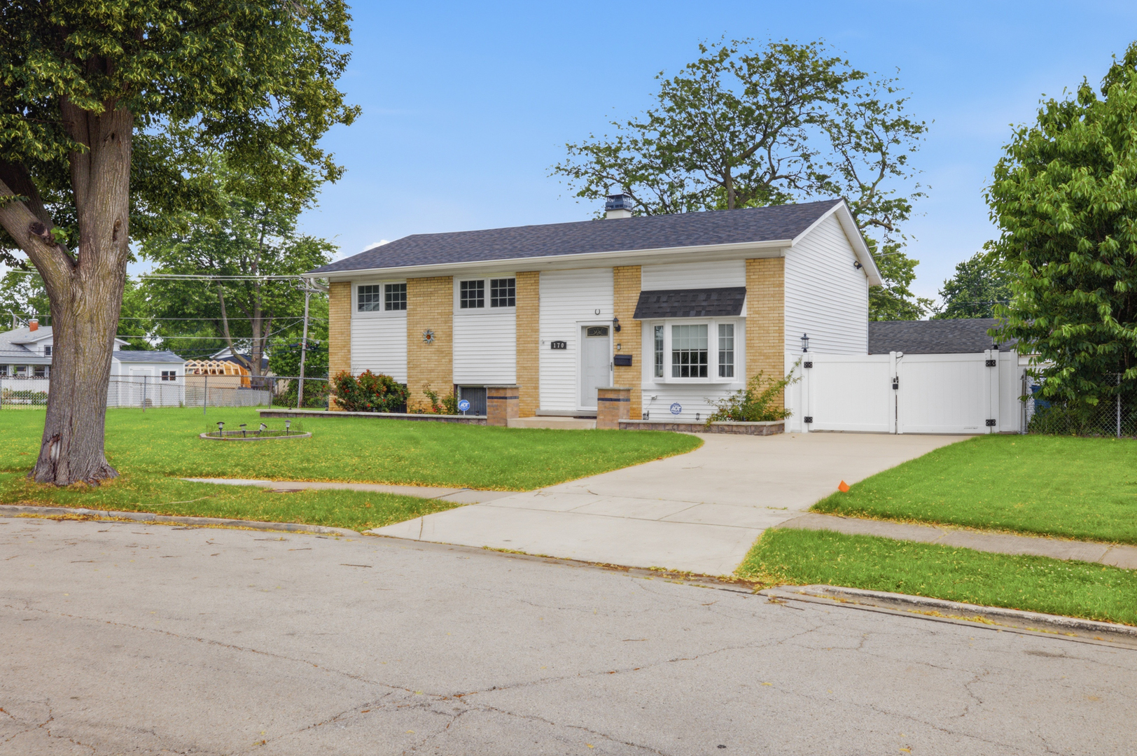 170 E Altgeld Avenue Property Photo 1