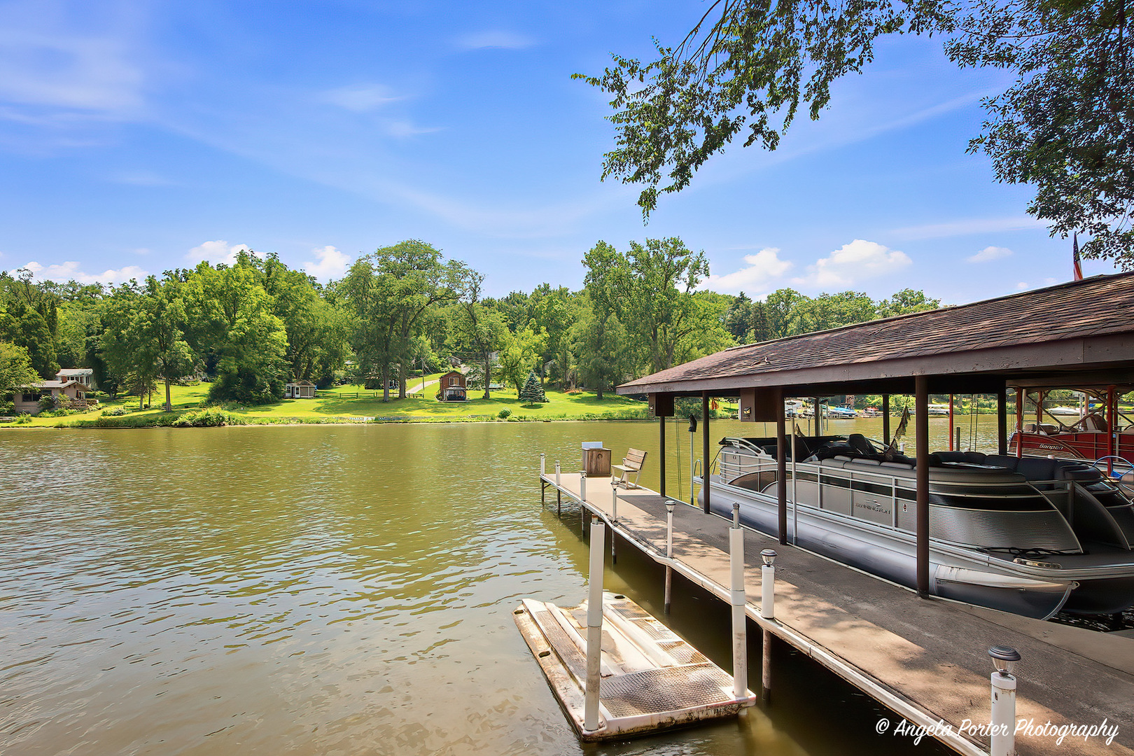 213 River Drive Property Photo 4
