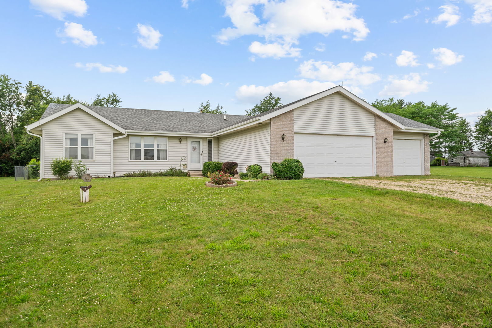 8974 N Pecatonica Road Property Photo 1