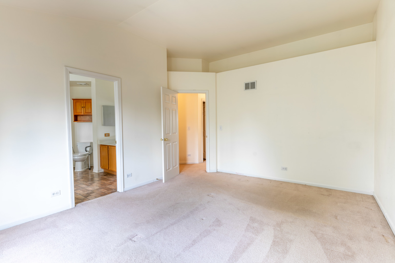1944 Woodhaven Drive Property Photo 13