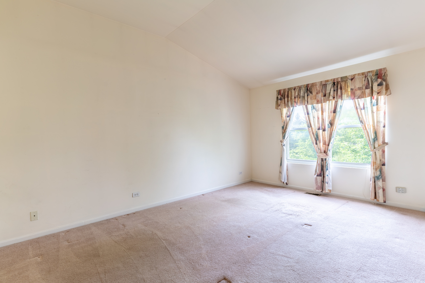 1944 Woodhaven Drive Property Photo 14