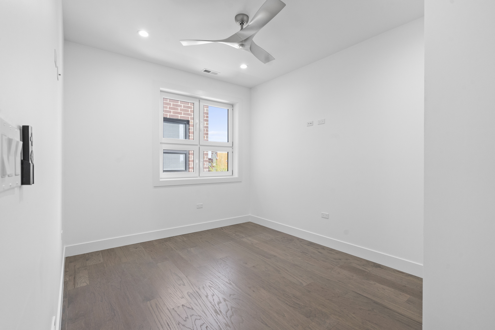 3008 W Belmont Avenue 3 Property Photo 15