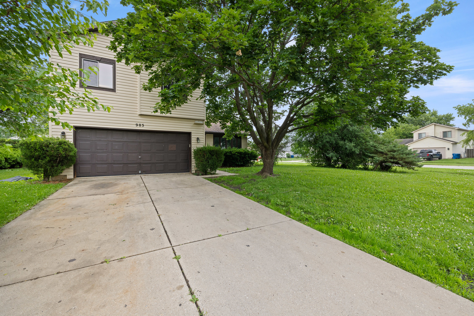 983 Valleyview Drive Property Photo 2