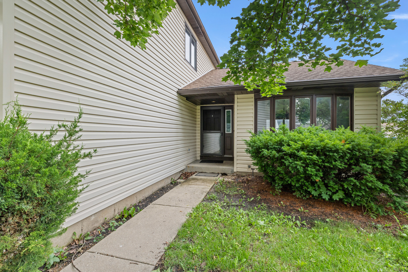 983 Valleyview Drive Property Photo 3