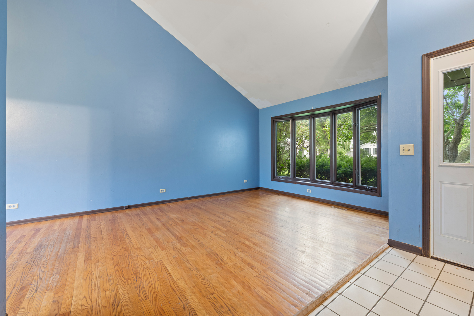 983 Valleyview Drive Property Photo 7