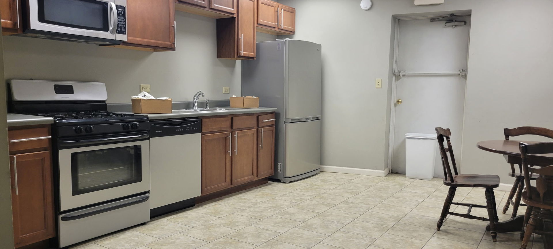 127 W Taylor Street Property Photo 8