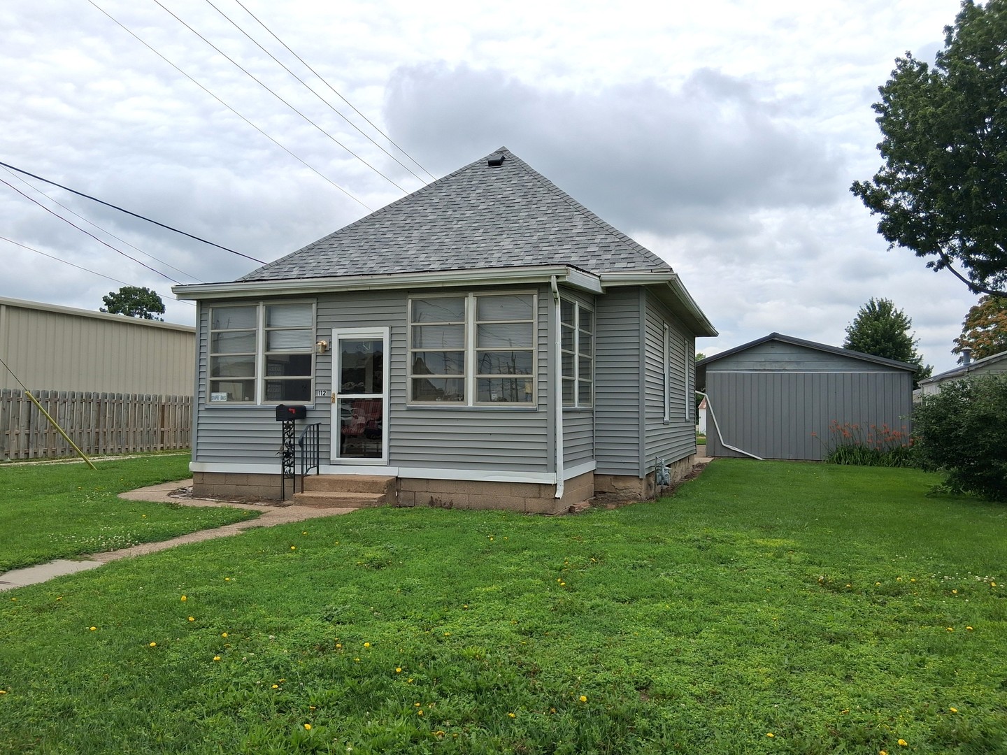 112 E 6th Street Property Photo 1