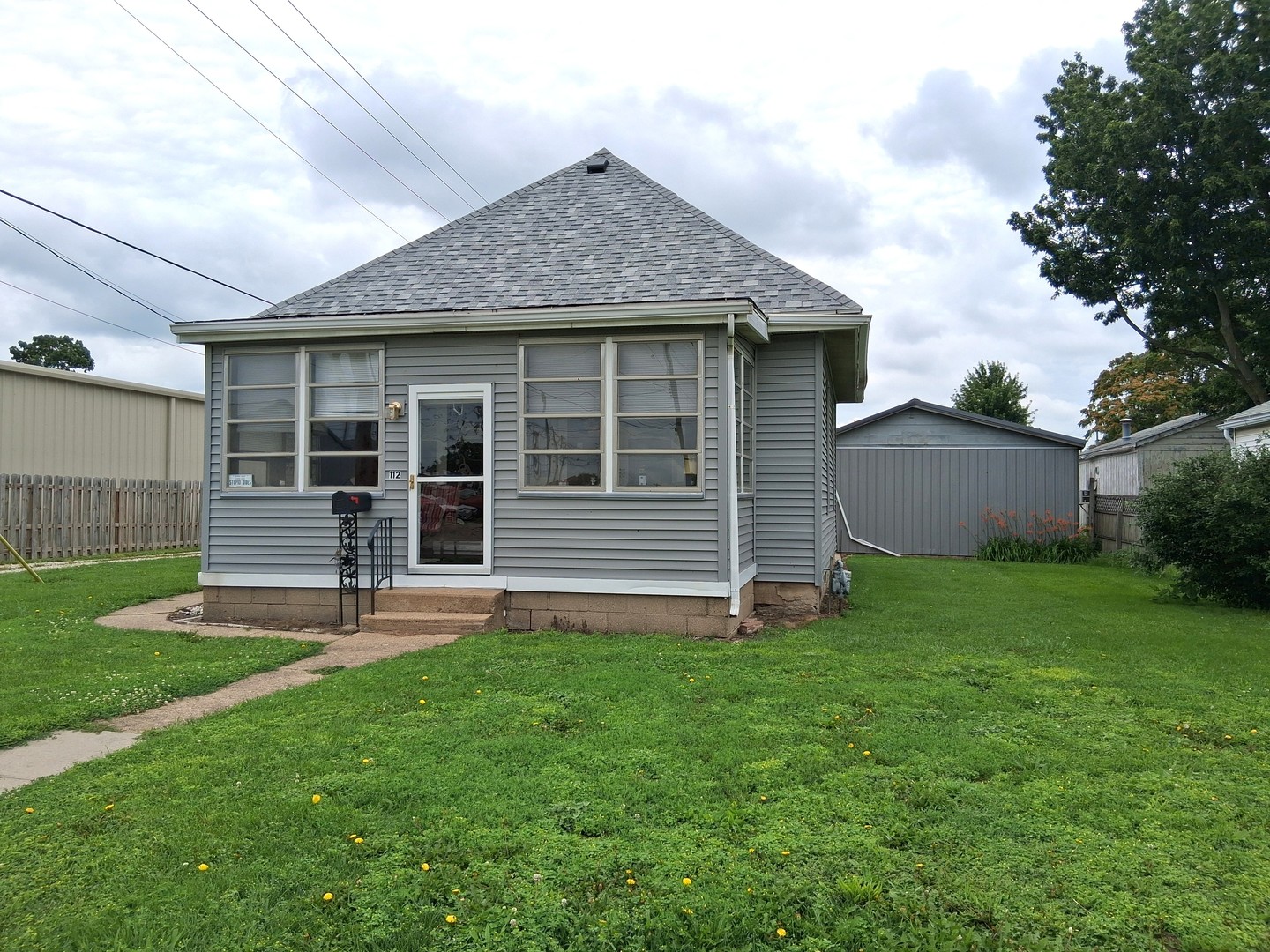 112 E 6th Street Property Photo 2