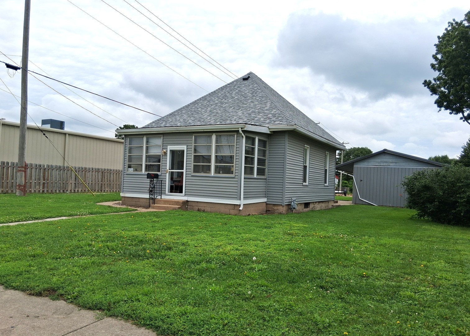 112 E 6th Street Property Photo 3
