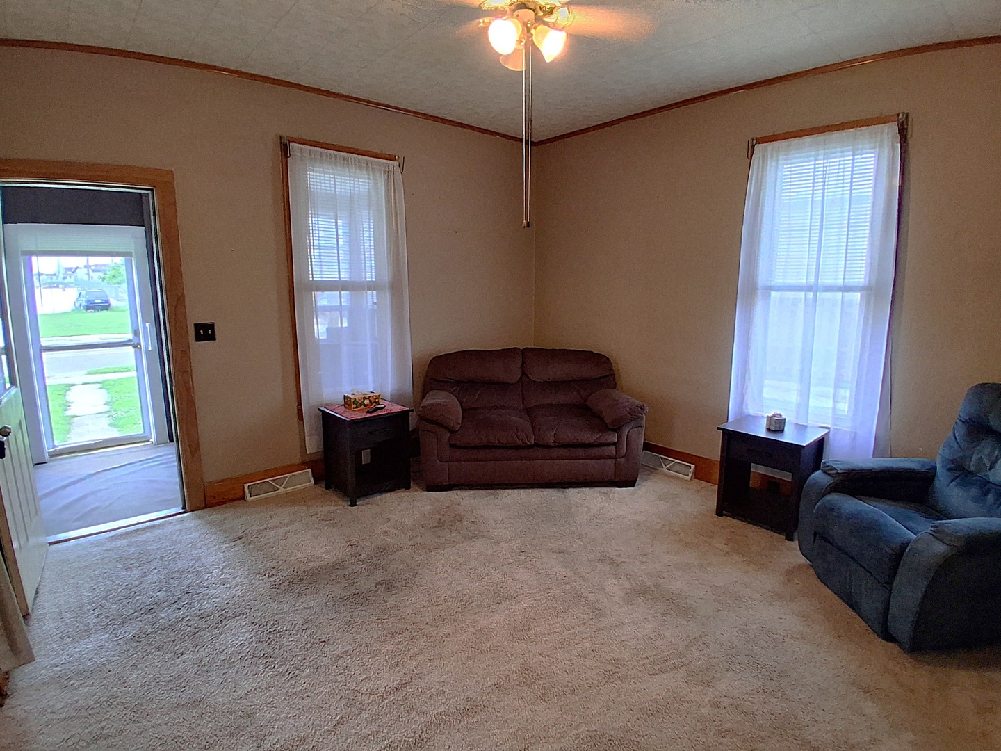 112 E 6th Street Property Photo 16