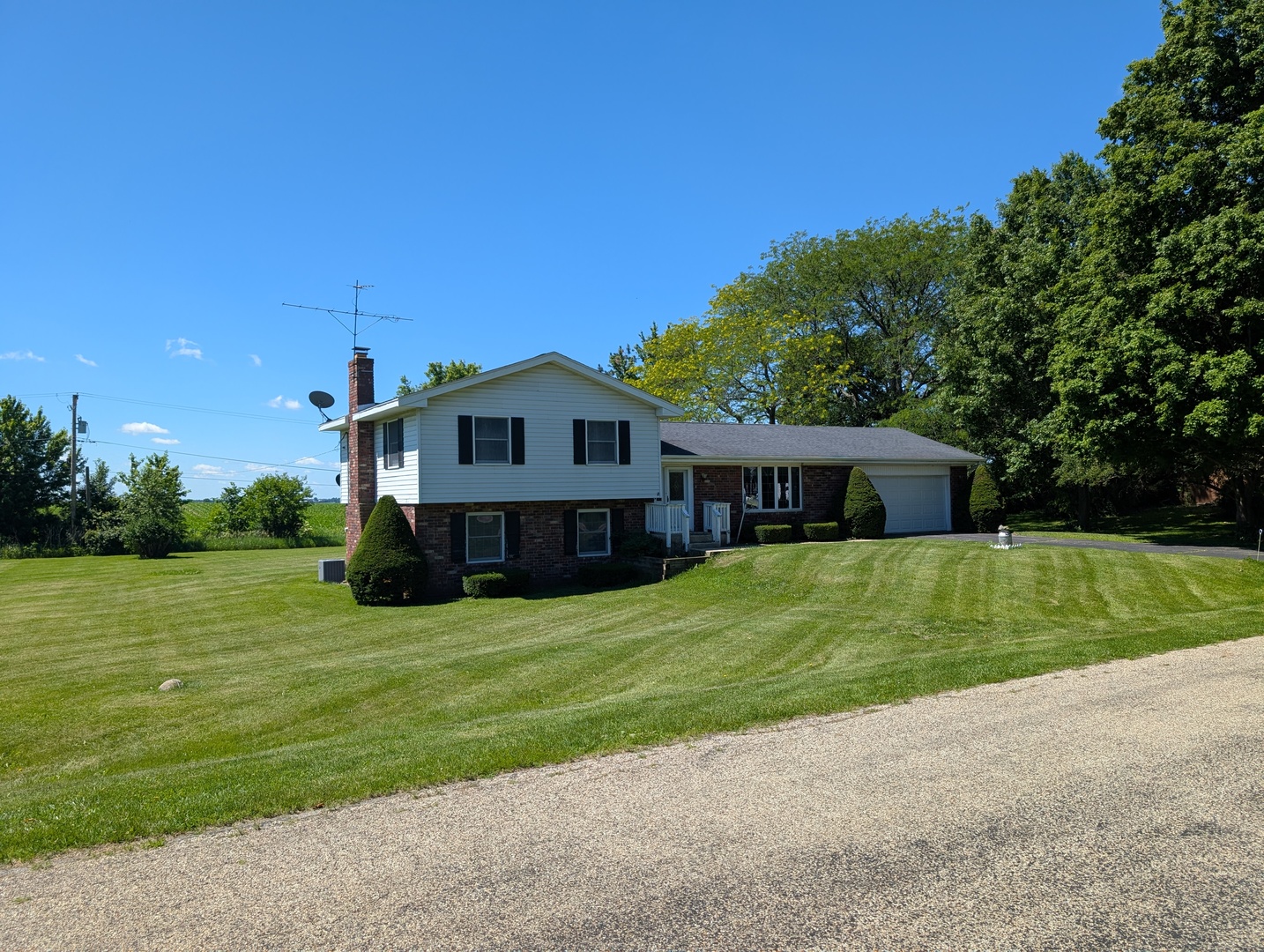 201 Meadow Lane Property Photo 1