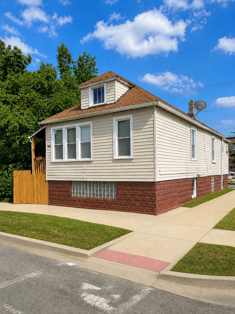 4459 W Carroll Avenue Property Photo 1