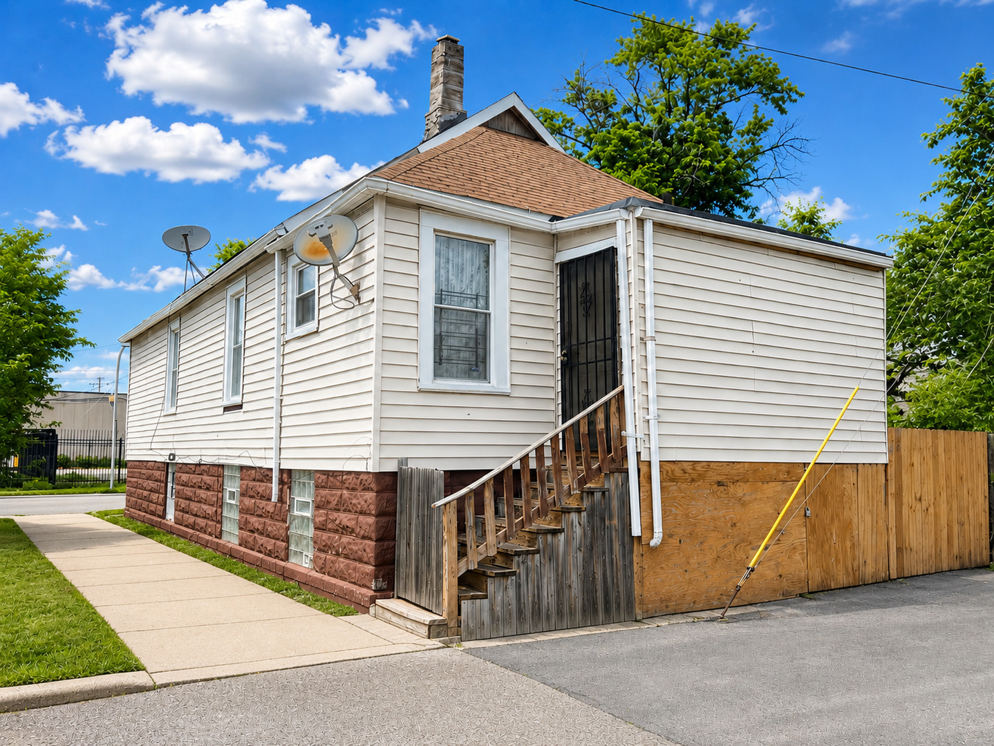 4459 W Carroll Avenue Property Photo 3