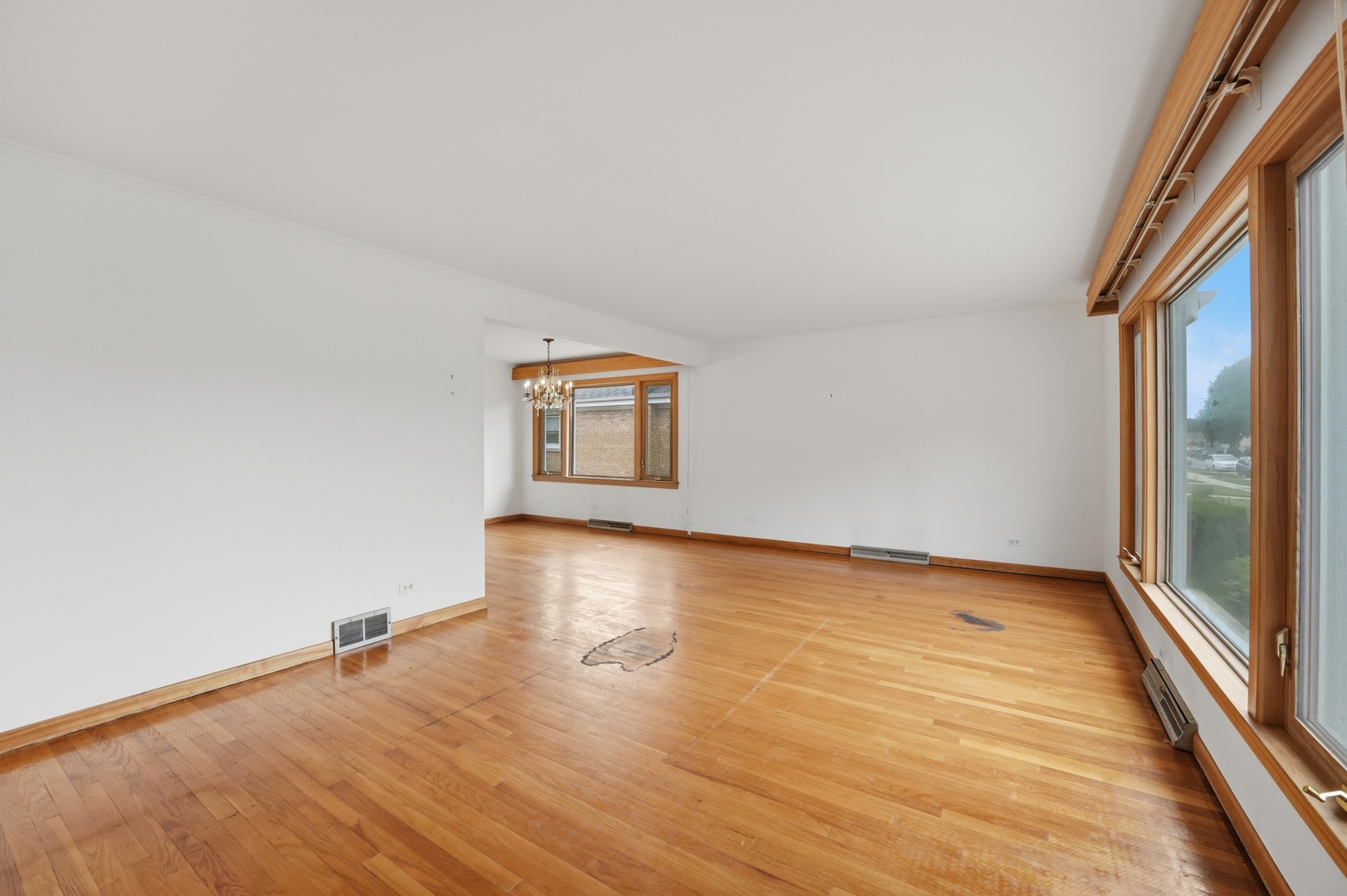 4847 N Sayre Avenue Property Photo 6