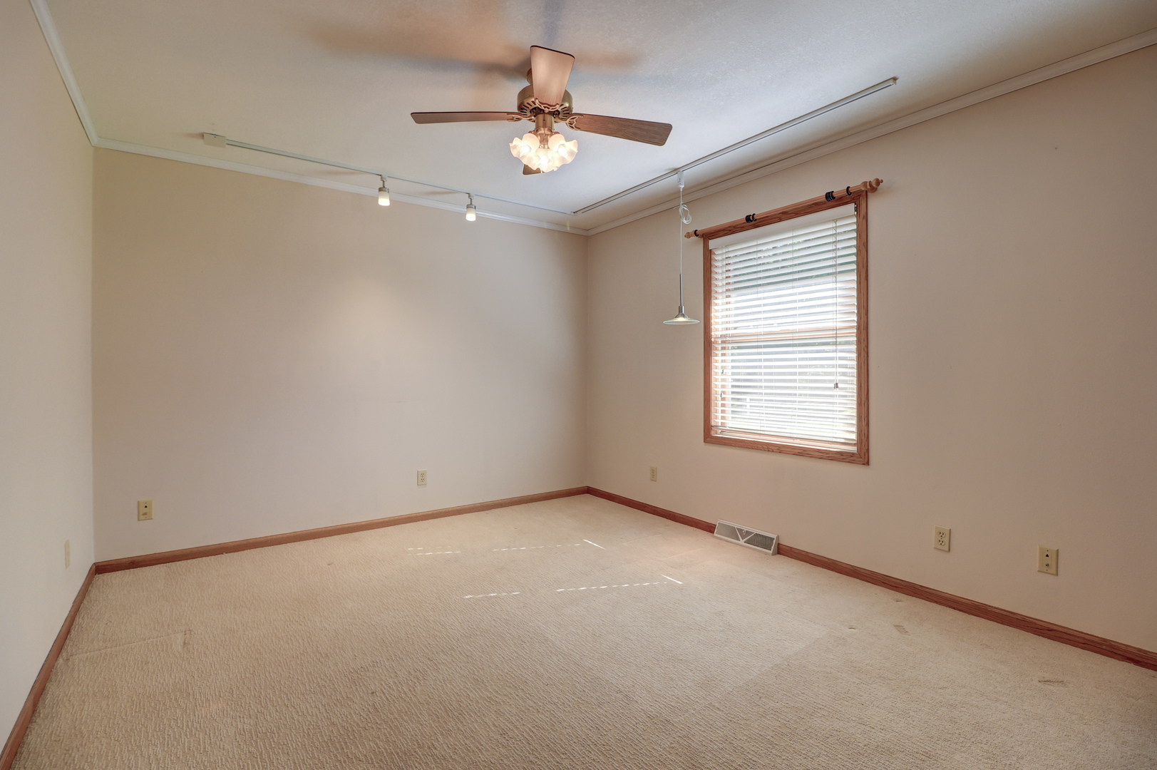681 W Deer Creek Road Property Photo 17