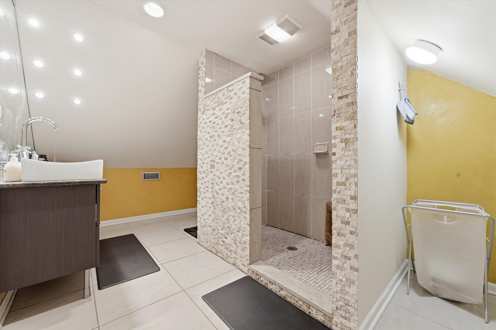 3619 S Parnell Avenue Property Photo 11
