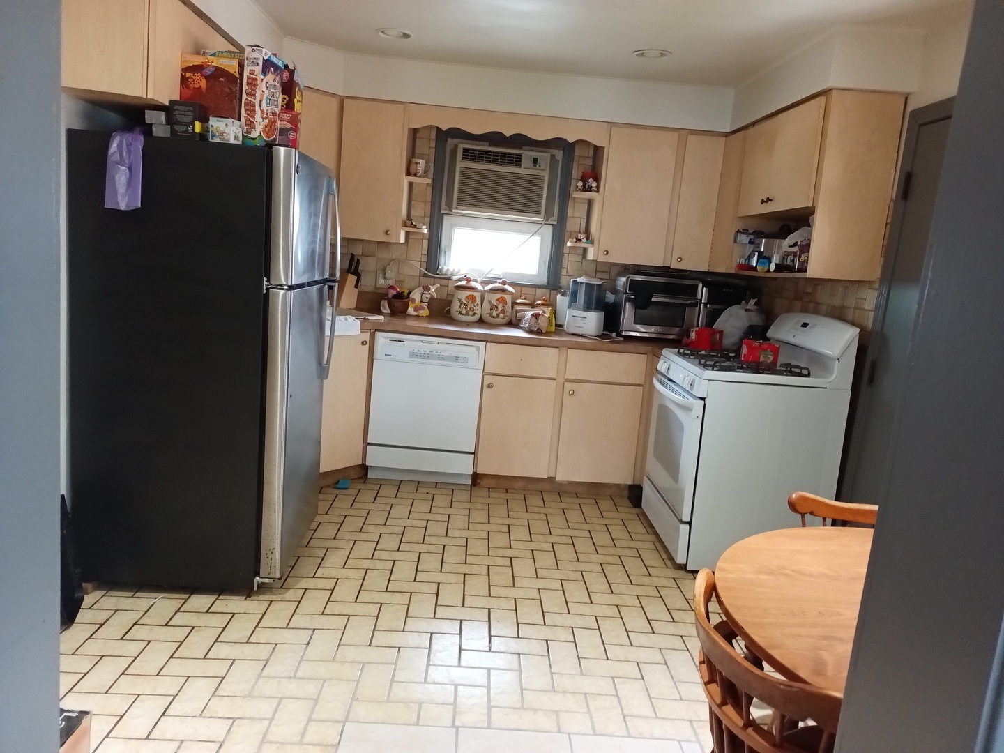 3253 N Oconto Avenue Property Photo 7