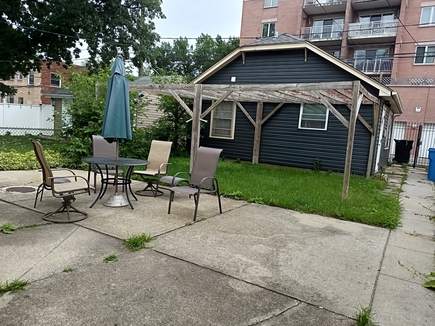 3253 N Oconto Avenue Property Photo 18