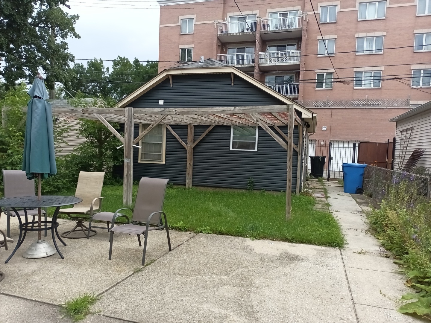 3253 N Oconto Avenue Property Photo 19