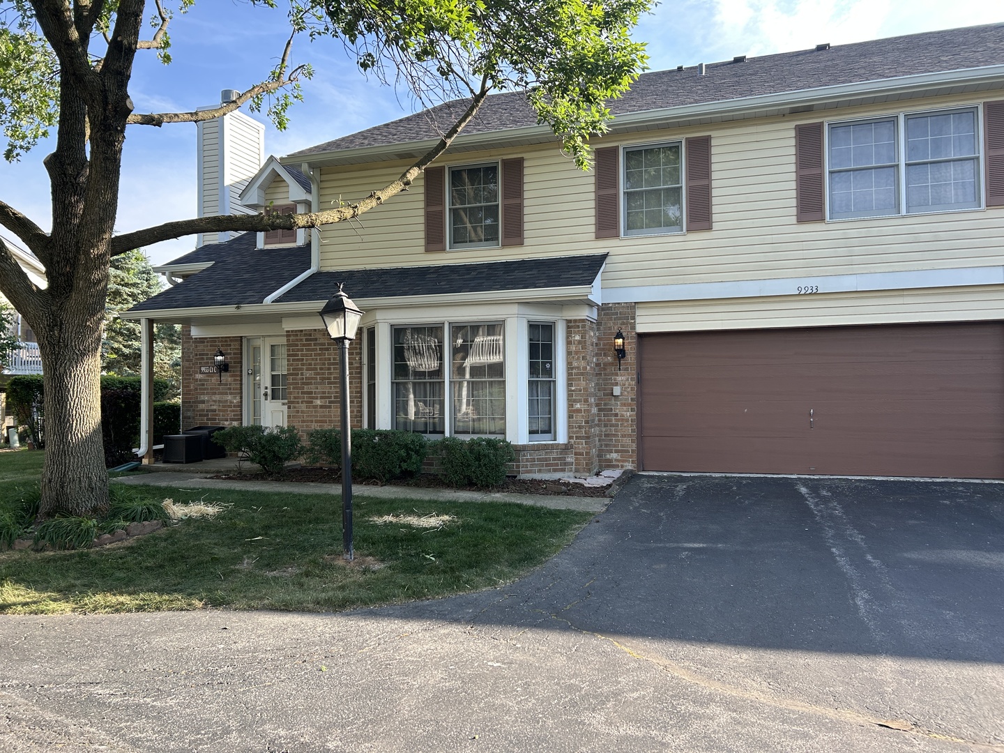 9933 Cambridge Court C Property Photo 6