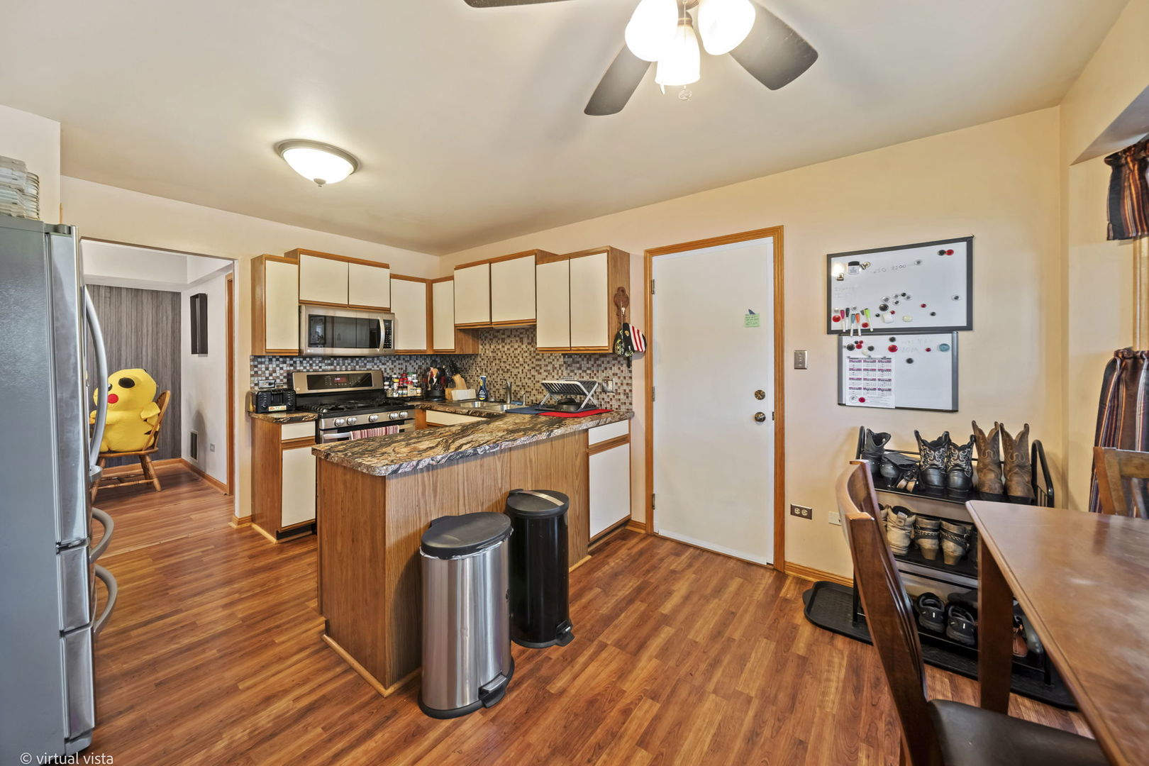 9933 Cambridge Court C Property Photo 14
