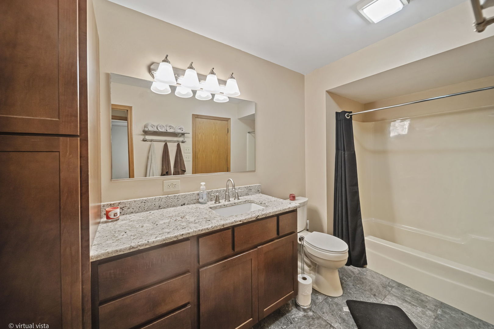 9933 Cambridge Court C Property Photo 20