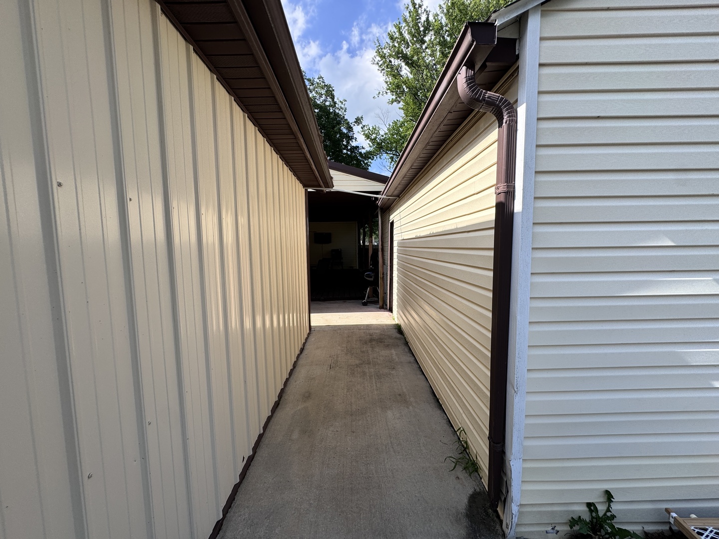 203 W Poplar Street Property Photo 6