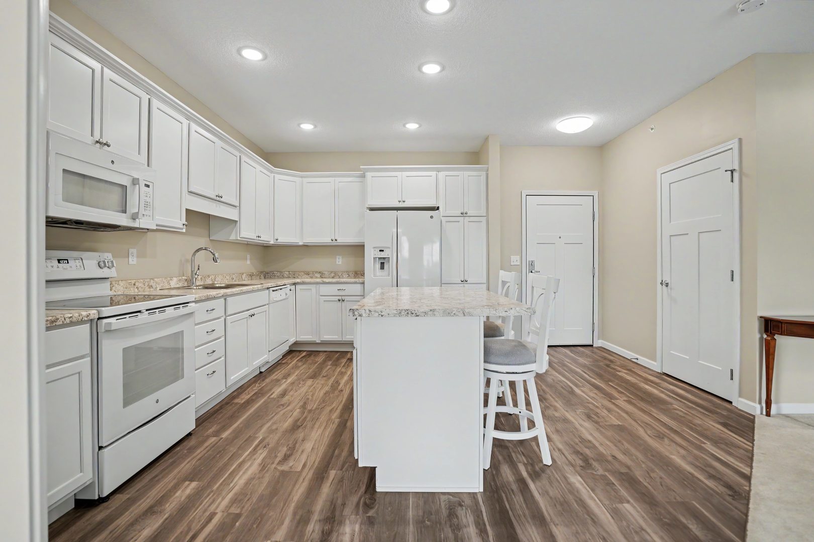 2592 Middle Road 318 Property Photo 12