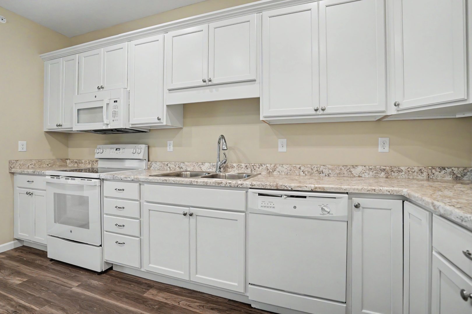 2592 Middle Road 318 Property Photo 13