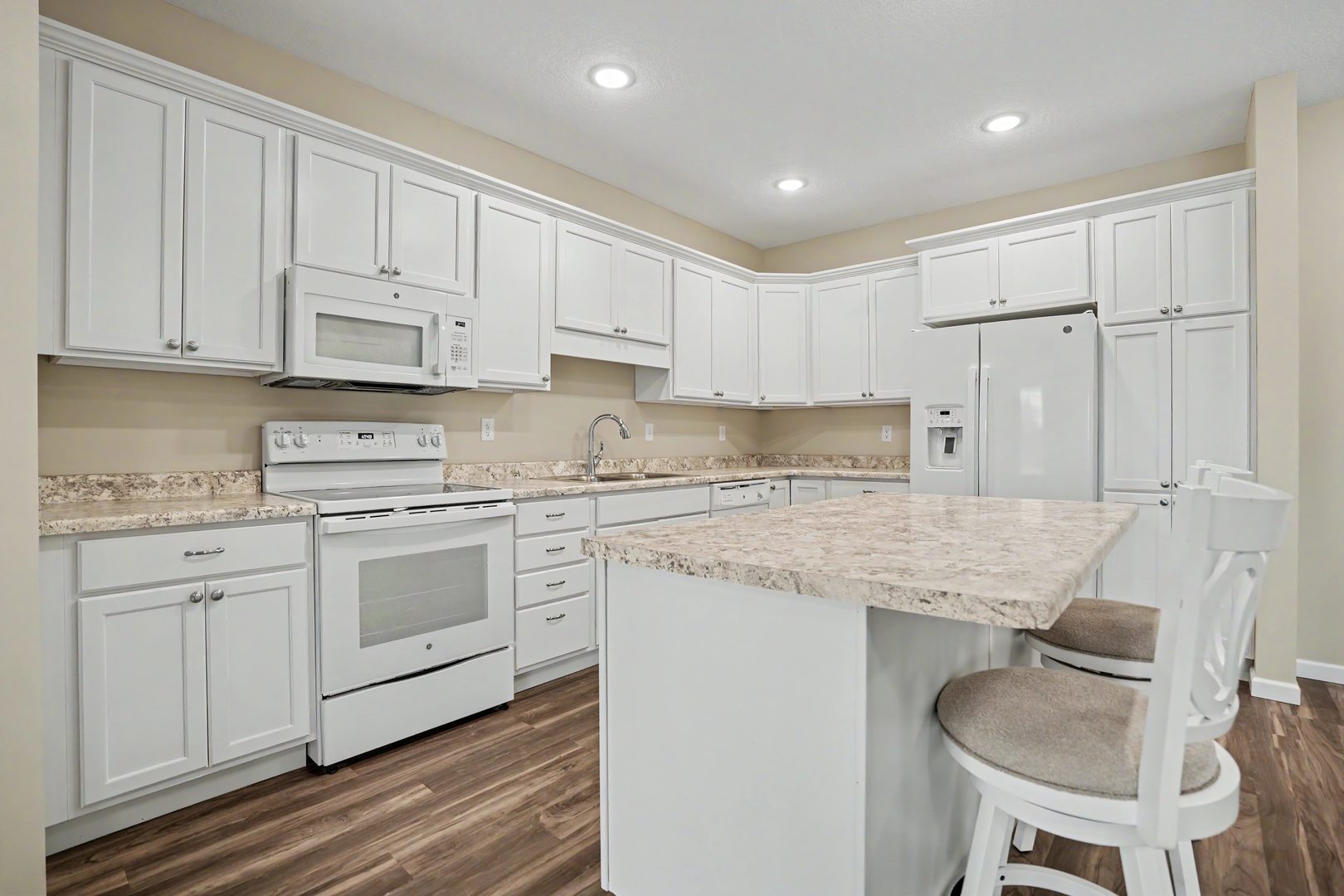 2592 Middle Road 318 Property Photo 14