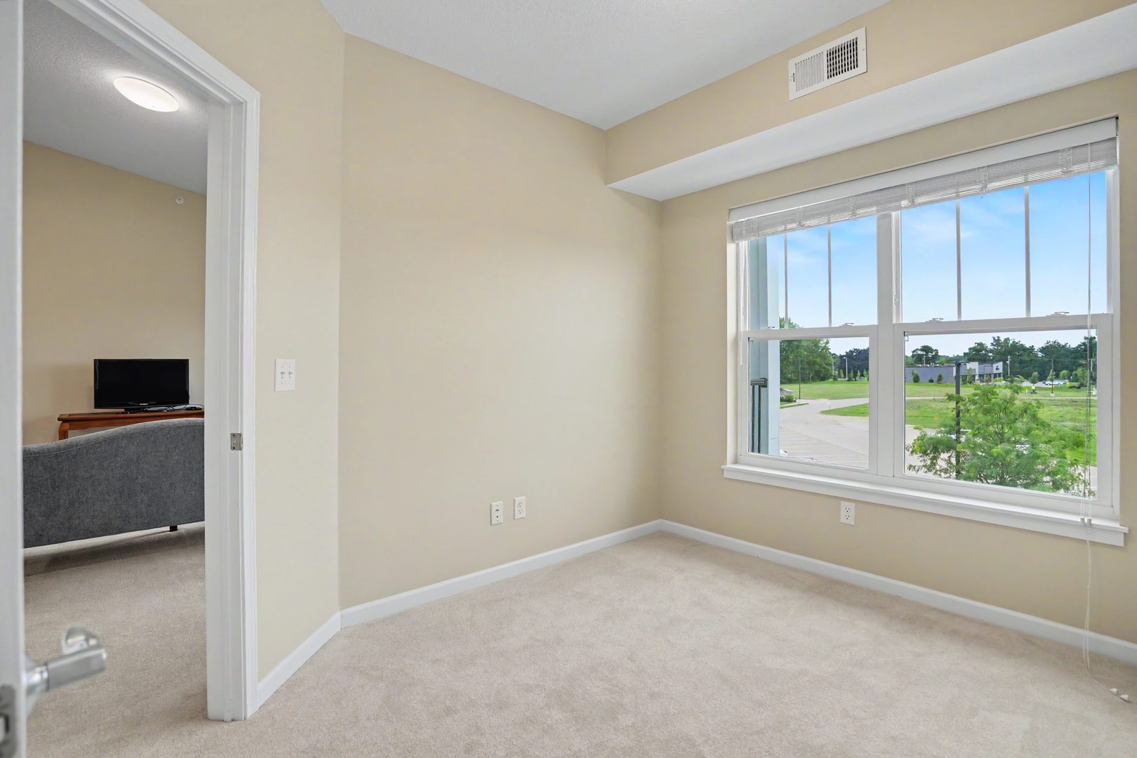 2592 Middle Road 318 Property Photo 17