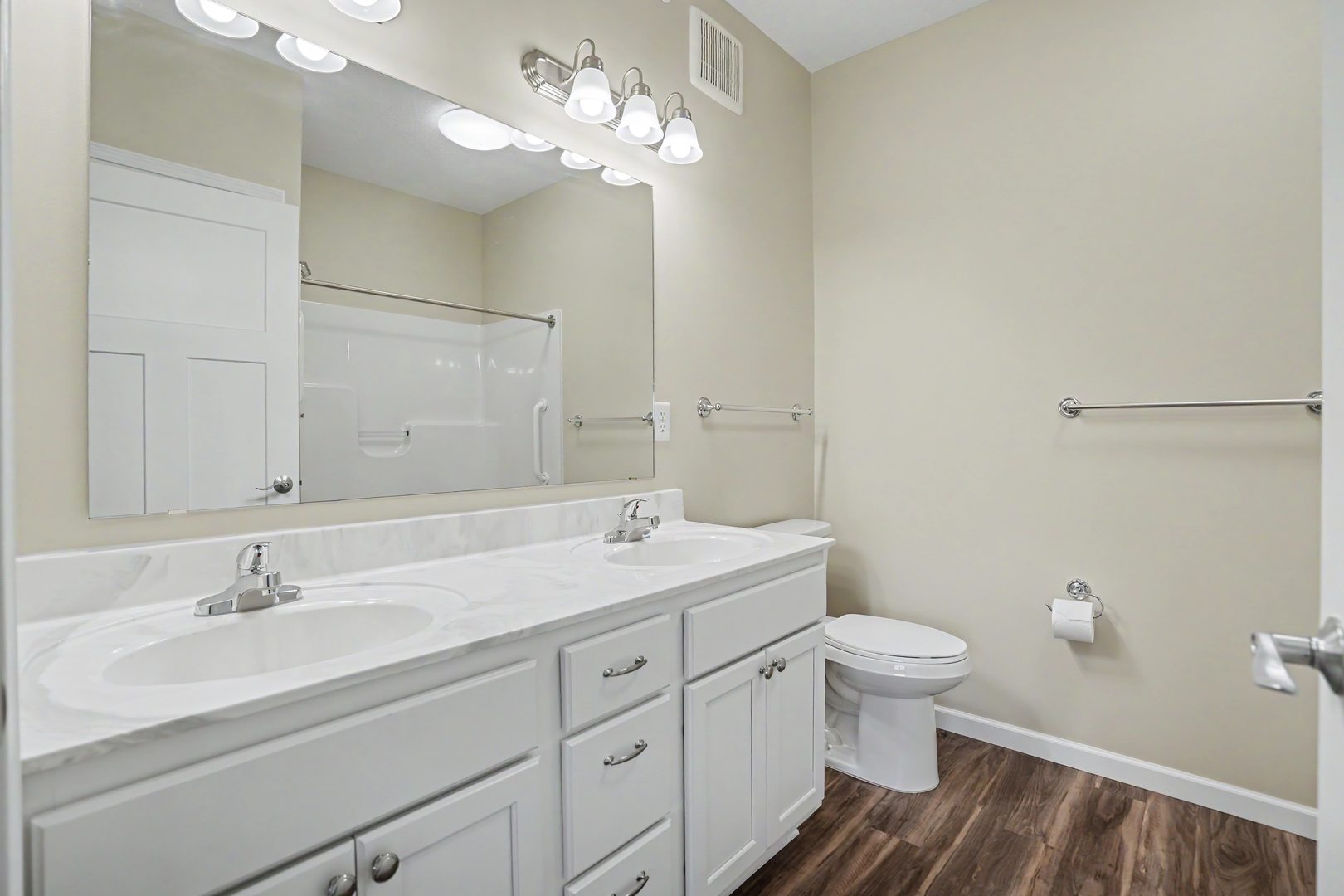 2592 Middle Road 318 Property Photo 24