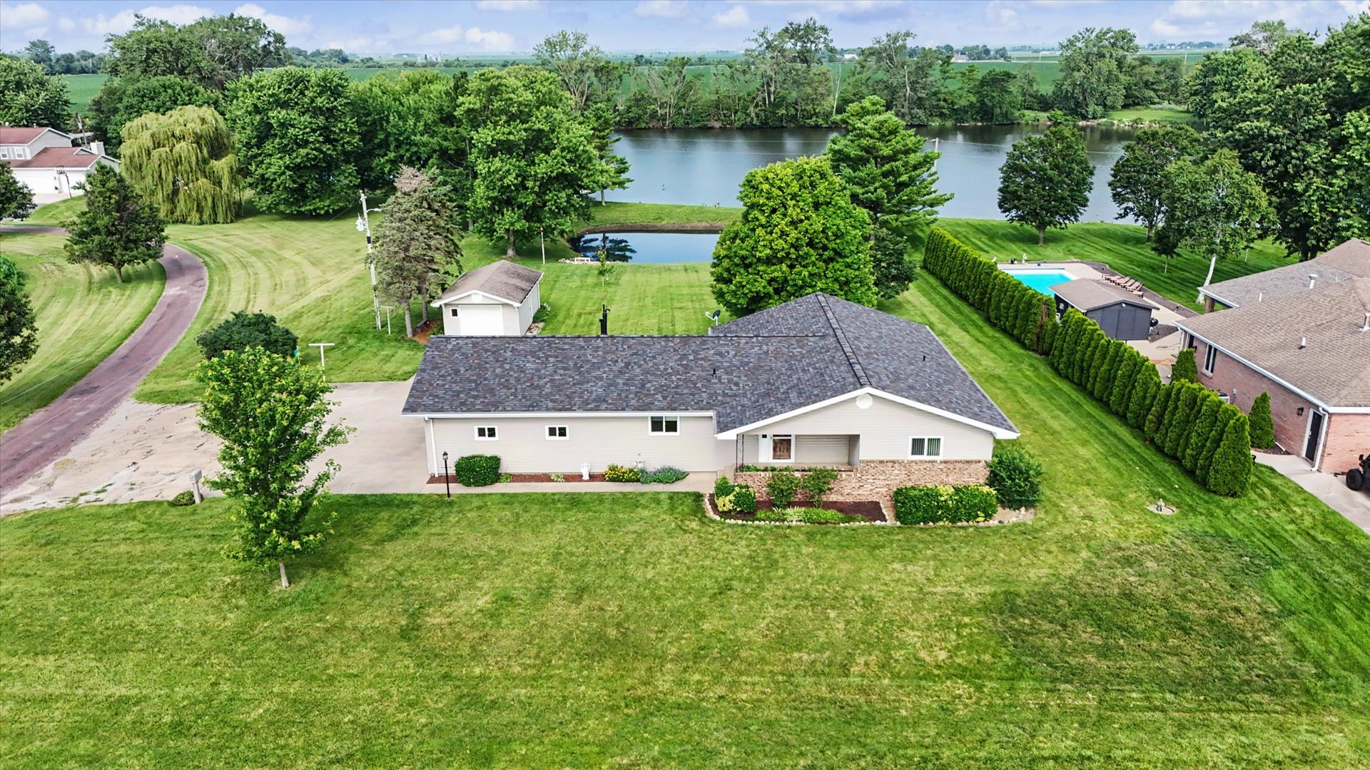 101 Lakeview Drive Property Photo 1