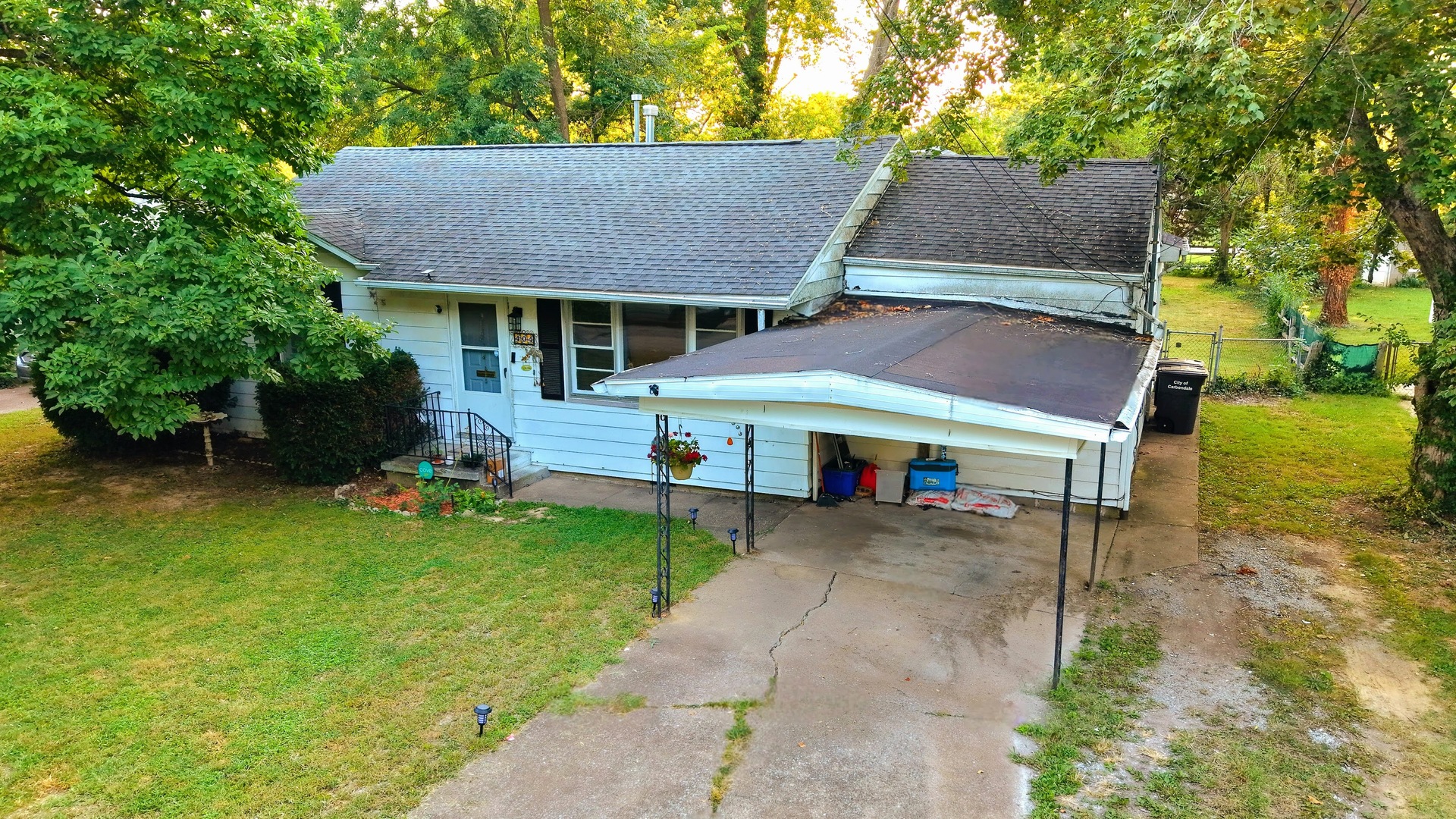 404 N Smith Street Property Photo 1