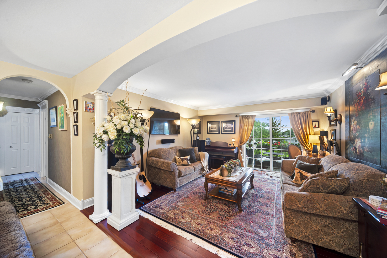 1627 N Windsor Drive 305 Property Photo 2