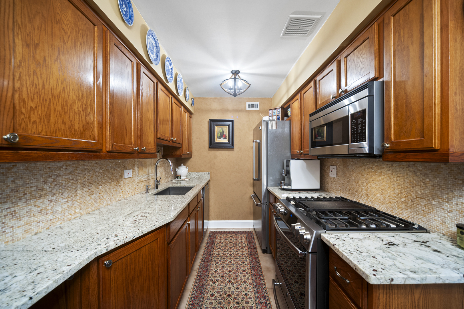 1627 N Windsor Drive 305 Property Photo 8