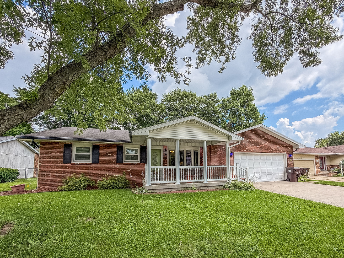 1020 Illinois Drive Property Photo 2