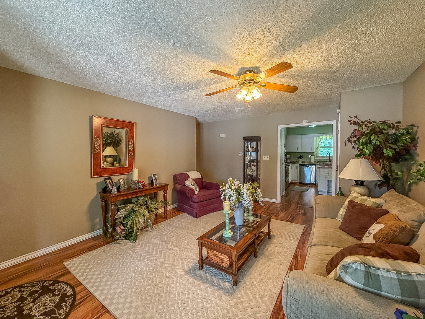 1020 Illinois Drive Property Photo 6