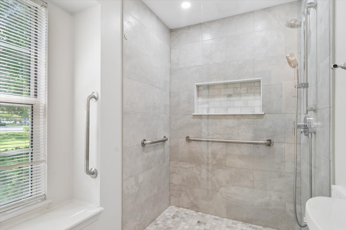 501 Grosse Pointe Circle Property Photo 17