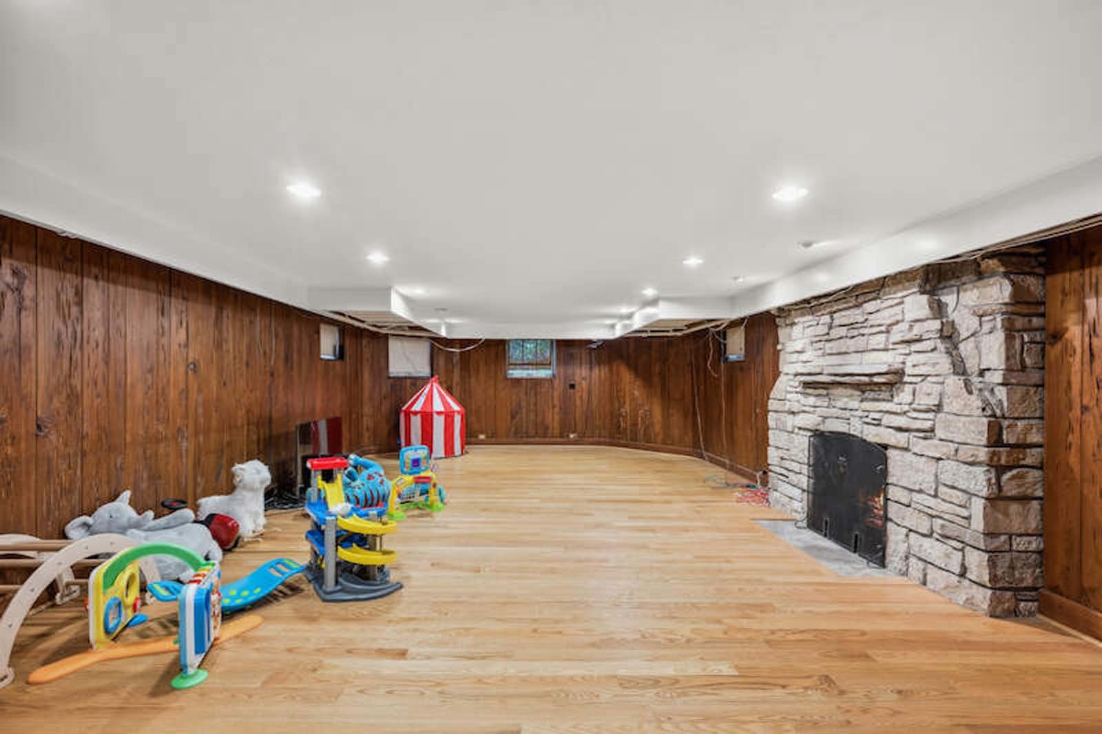 390 Hazel Avenue Property Photo 33