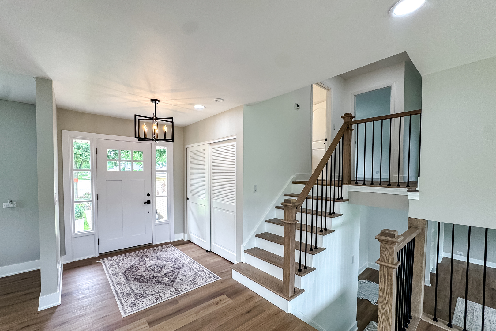 2018 E Ivy Lane Property Photo 2