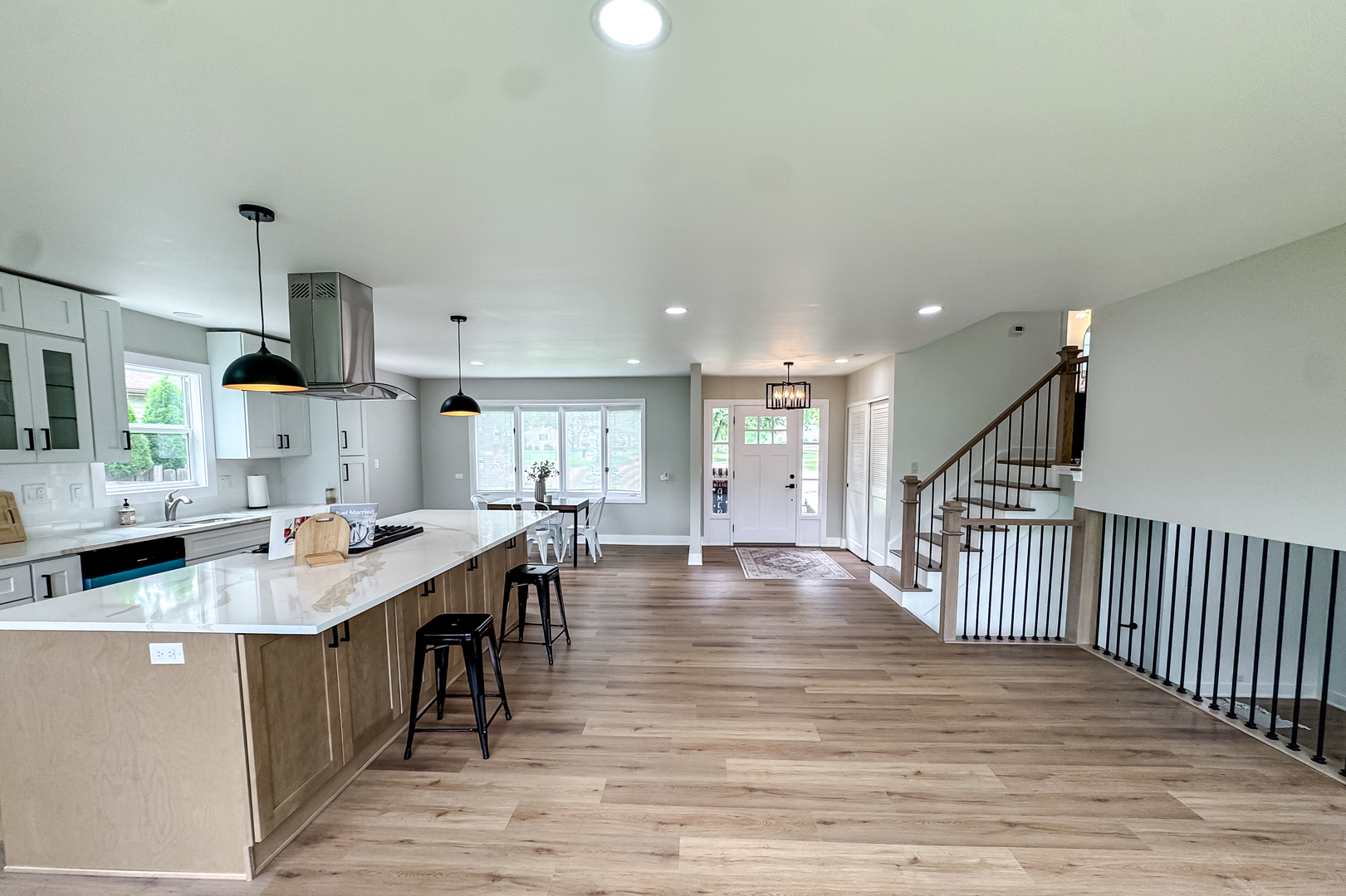 2018 E Ivy Lane Property Photo 3